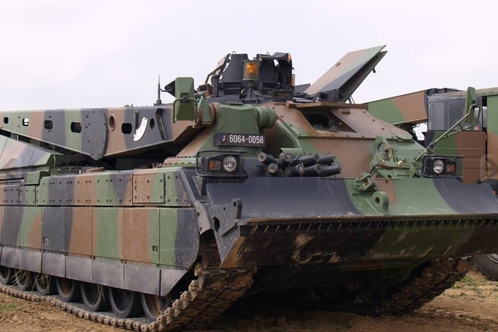 Leclerc DNG được chế tạo dựa trên phiên bản trước đó với tên gọi là AMX-30D.